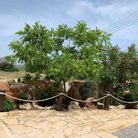Lofou Traditional House Exterior foto